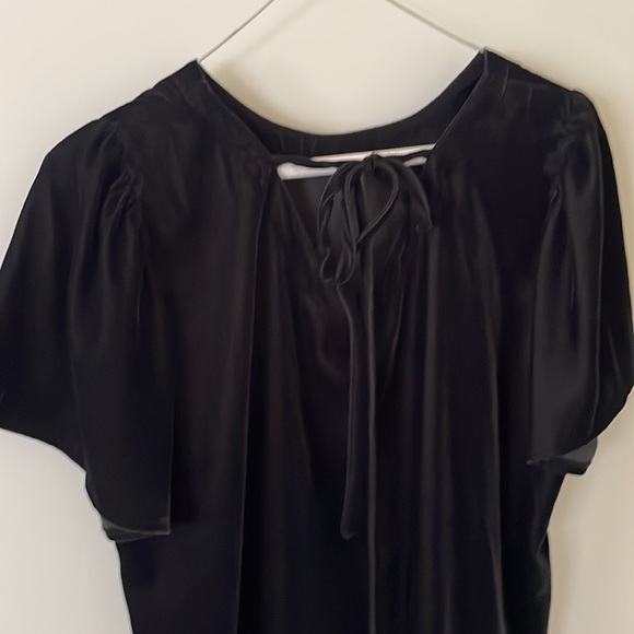 Loft velvet tie neck top with flutter sleeves perfect for holiday party - Picture 2 of 3